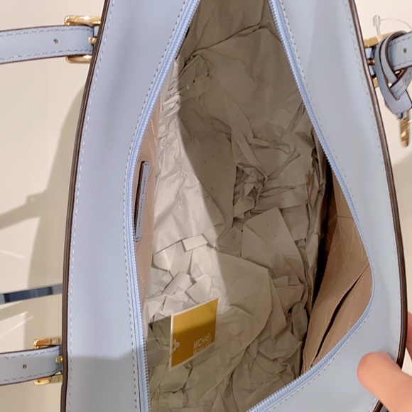 Michael Kors Gilly Jet Set Travel Large Drawstring Top Zip Tote - Picture 5 of 6